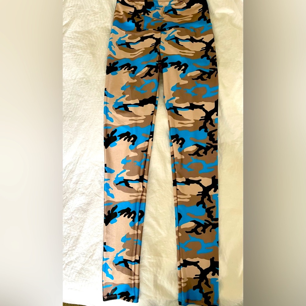 Goldsheep Blue Camo Leggings; size small; never worn